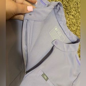 Women’s FIGS XL Lavender Dew Montex scrub top